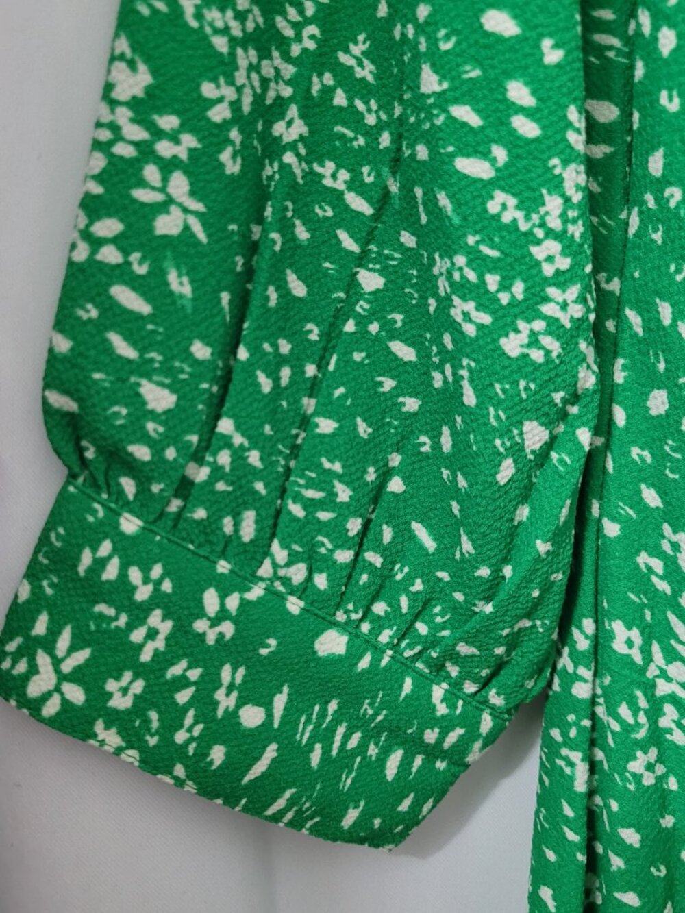 NWT DKNY Green & White Floral Ruched Midi Shirtdress - Picture 3 of 10